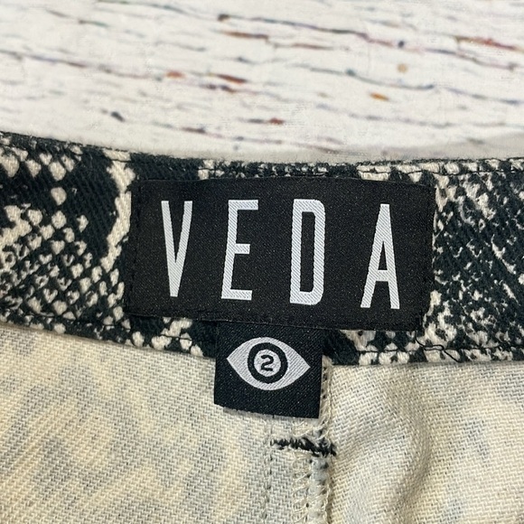 VEDA Snake Print High Rise Bootcut Pants in Black White - Picture 2 of 10